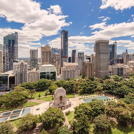 Pullman Sydney Hyde Park Otel Dış mekan fotoğraf The Australian War Memorial, with the Sydney CBD in the background