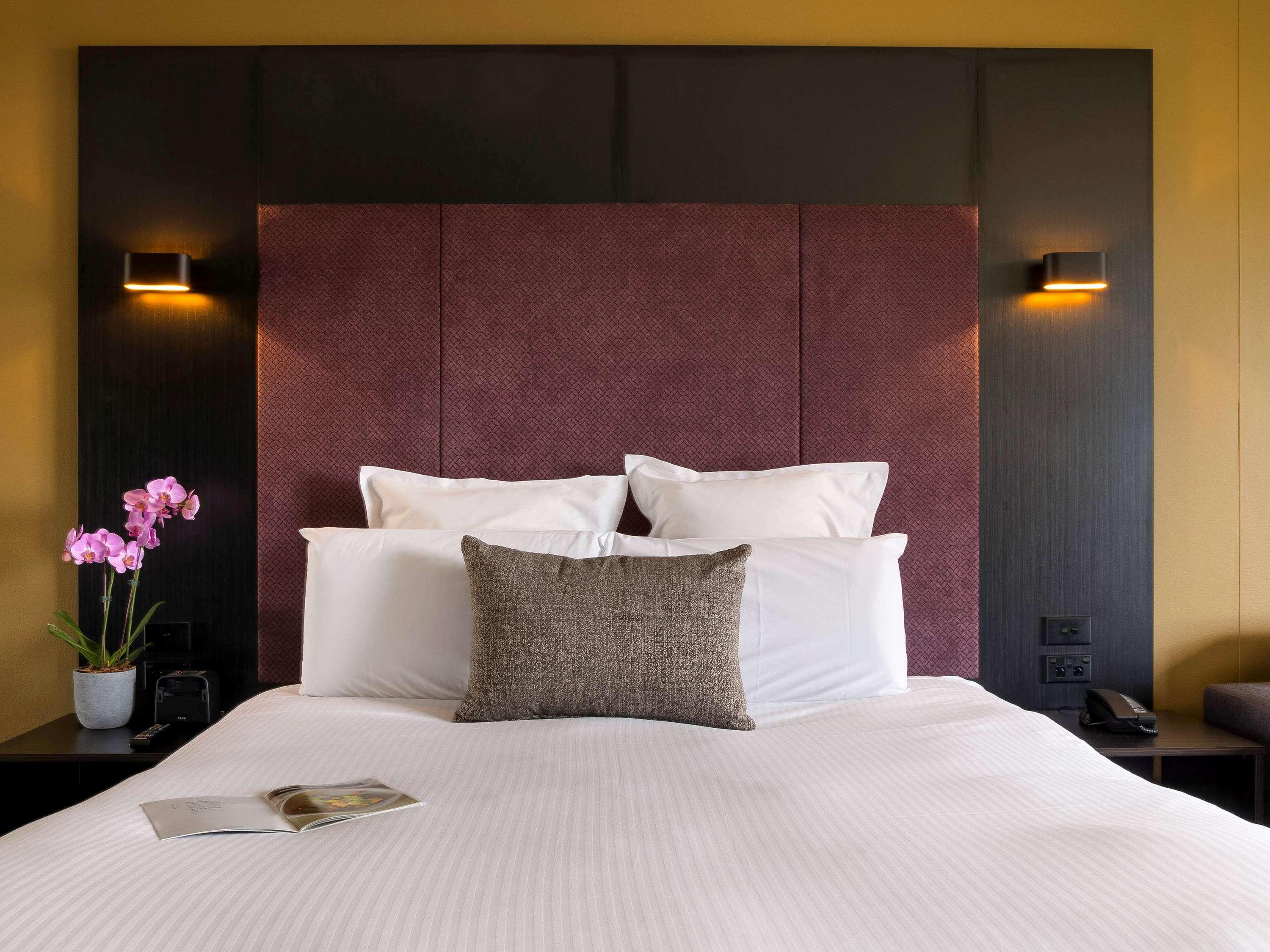 Pullman Sydney Hyde Park Otel Dış mekan fotoğraf A bedroom at the hotel