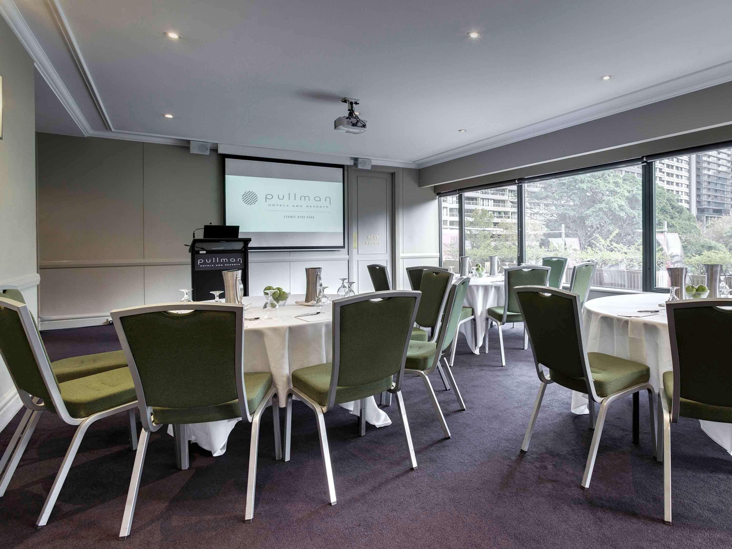 Pullman Sydney Hyde Park Otel Dış mekan fotoğraf The Boardroom