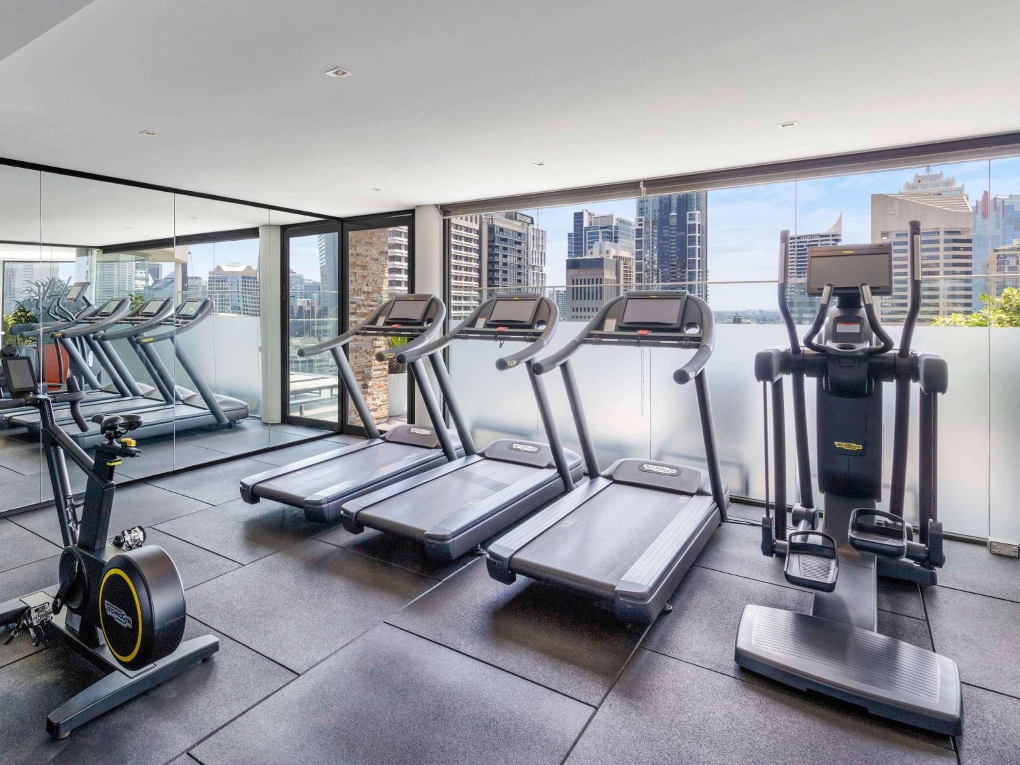 Pullman Sydney Hyde Park Otel Dış mekan fotoğraf The gym at the hotel