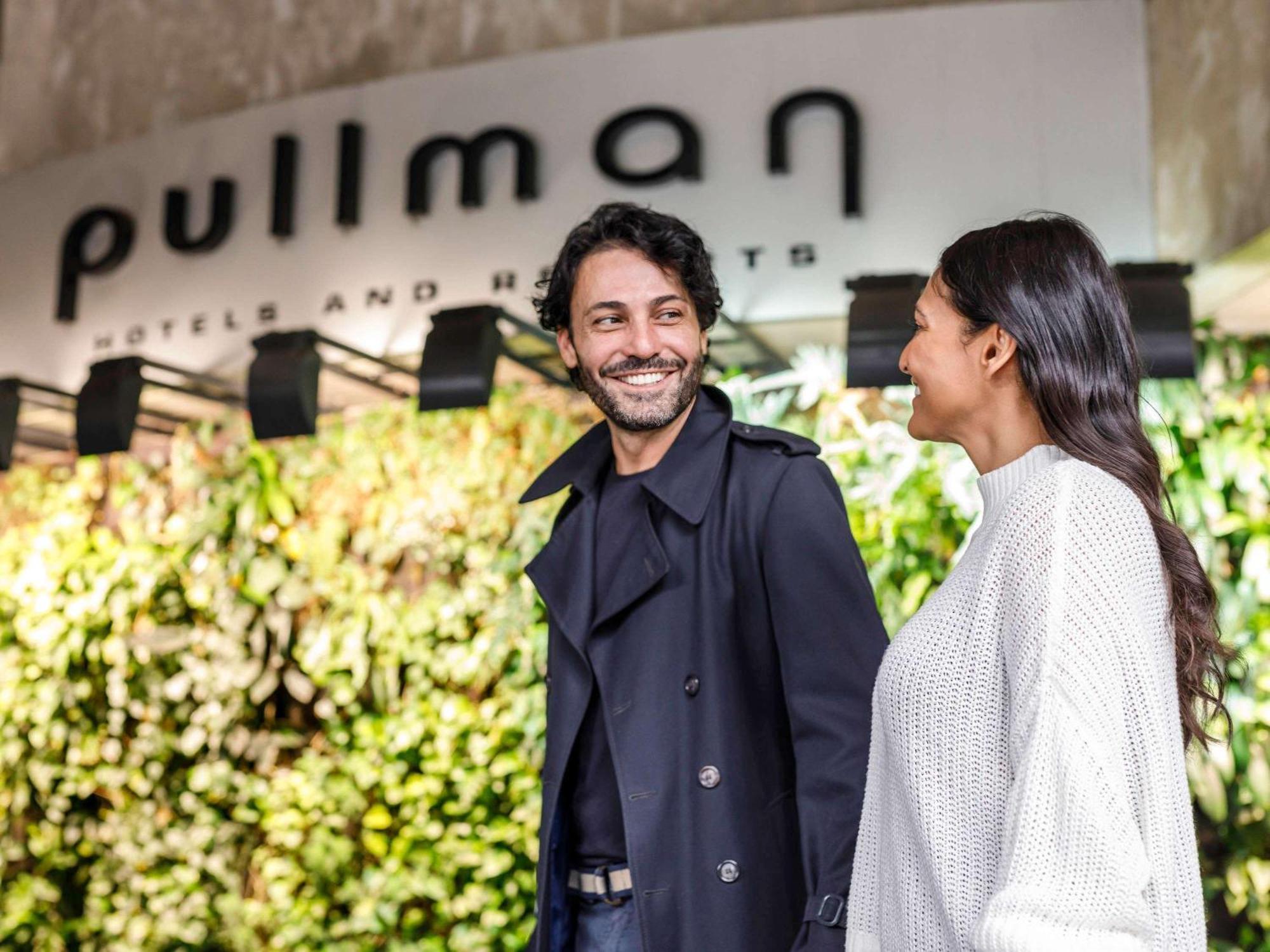 Pullman Sydney Hyde Park Otel Dış mekan fotoğraf Pulman at the opening of his store in Madrid, 2019