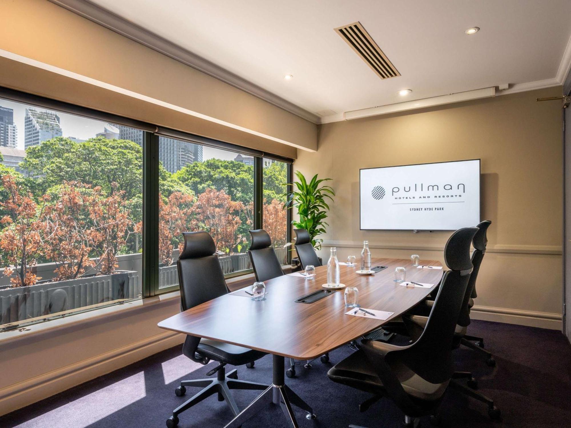 Pullman Sydney Hyde Park Otel Dış mekan fotoğraf Boardroom at Pullman Melbourne on Swanston