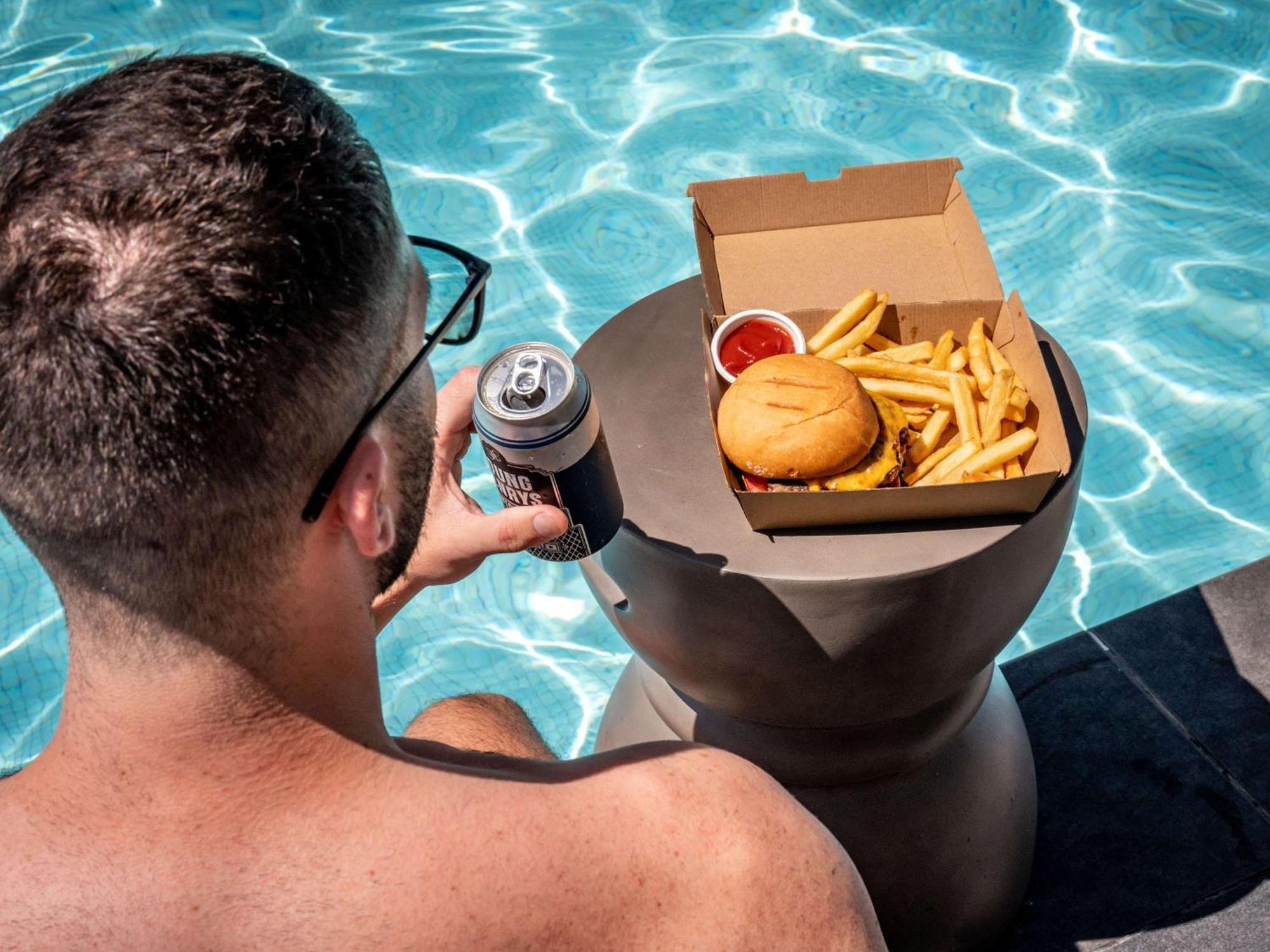 Pullman Sydney Hyde Park Otel Dış mekan fotoğraf A floating drink and food holder
