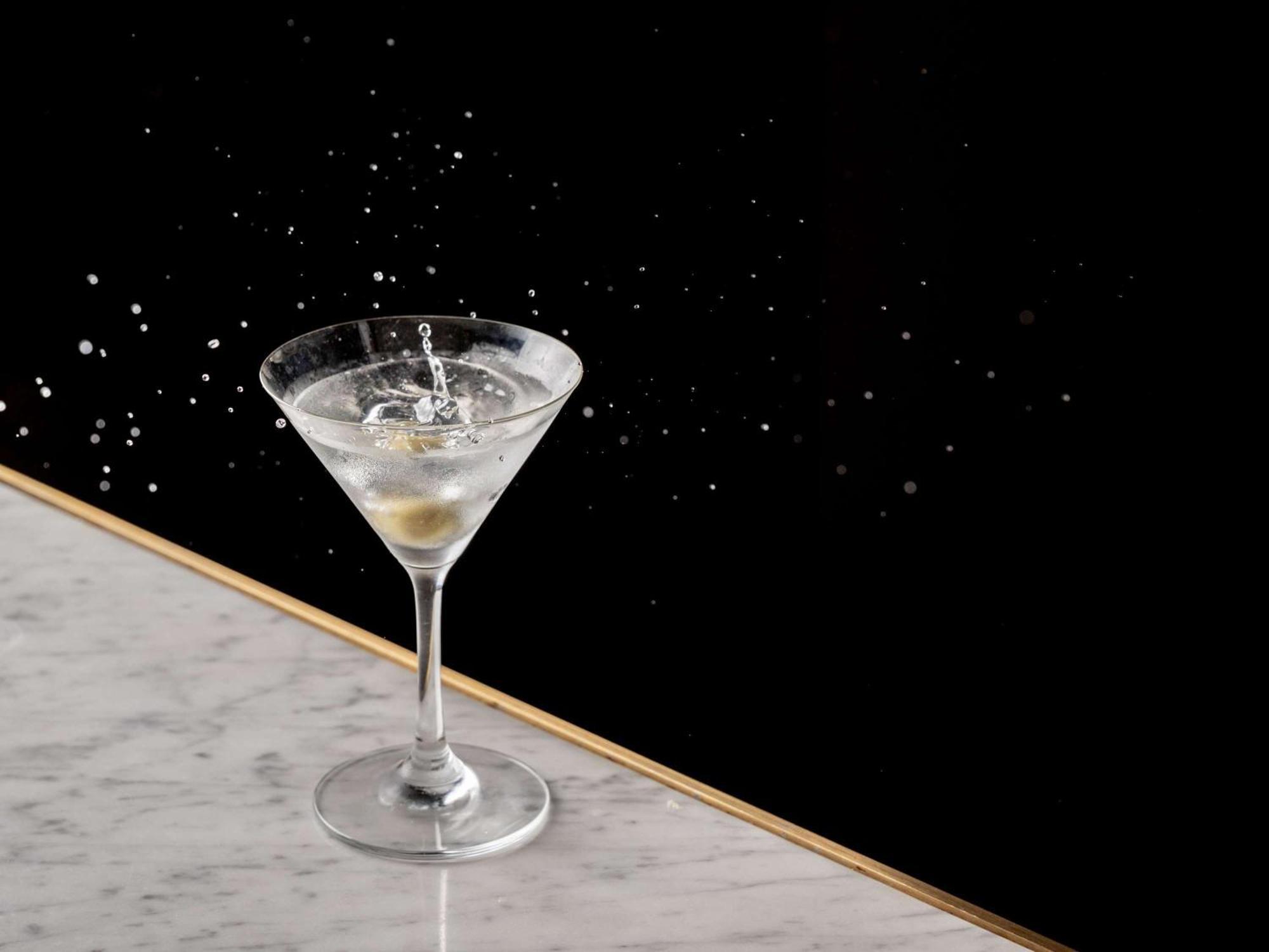 Pullman Sydney Hyde Park Otel Dış mekan fotoğraf A dry martini