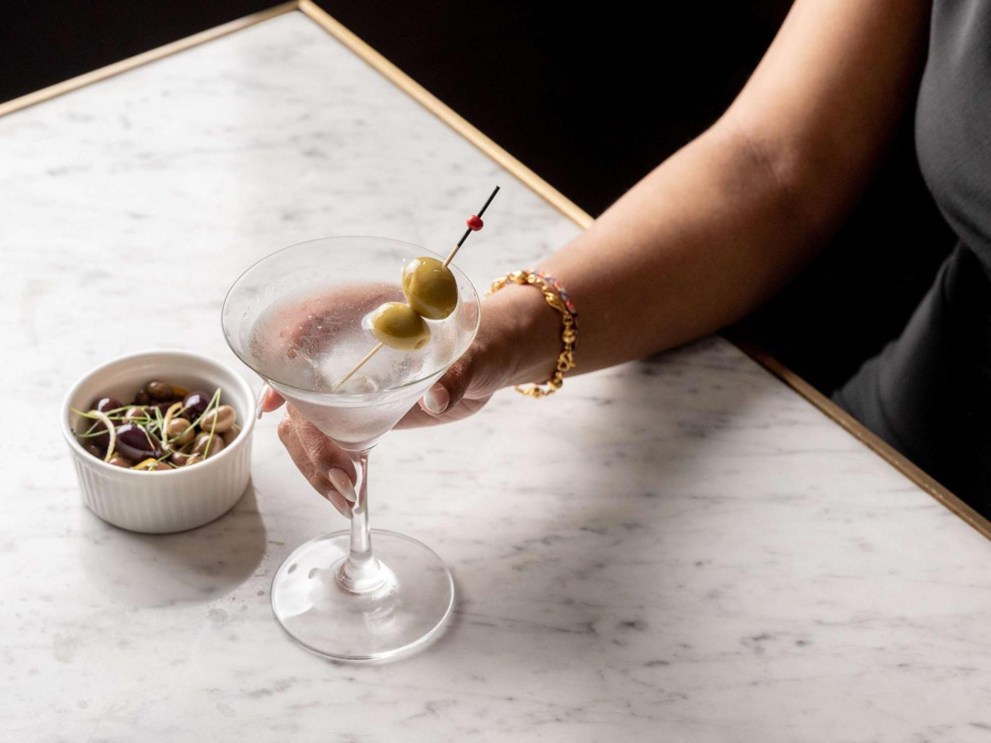 Pullman Sydney Hyde Park Otel Dış mekan fotoğraf A martini