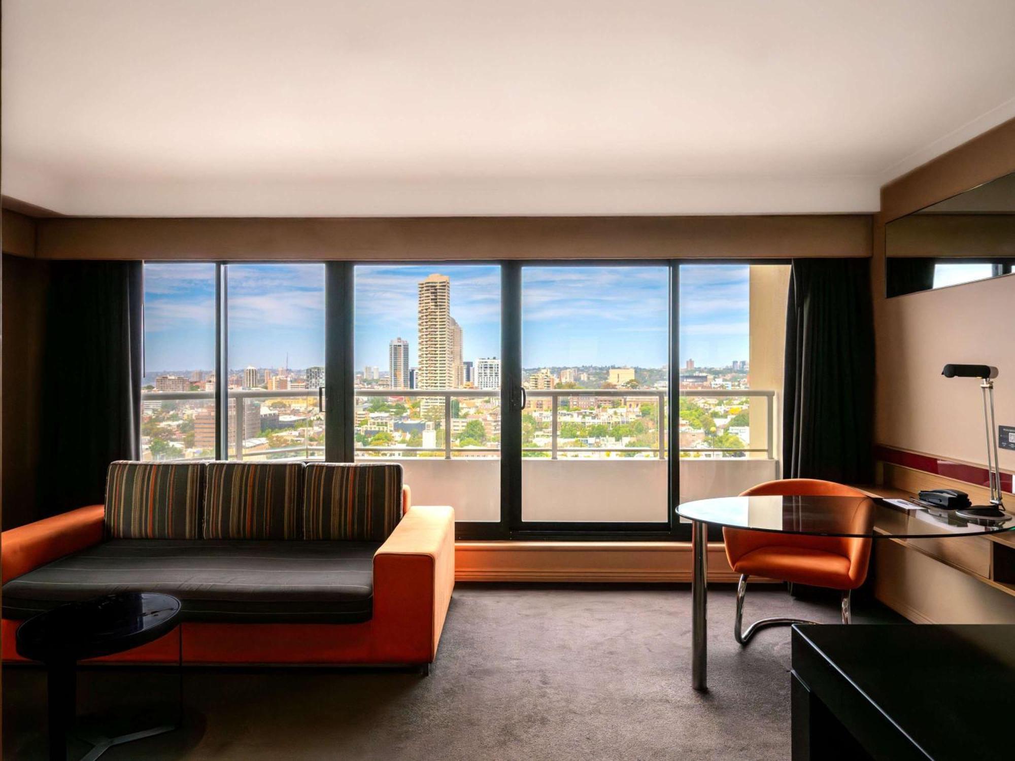 Pullman Sydney Hyde Park Otel Dış mekan fotoğraf A room at the hotel